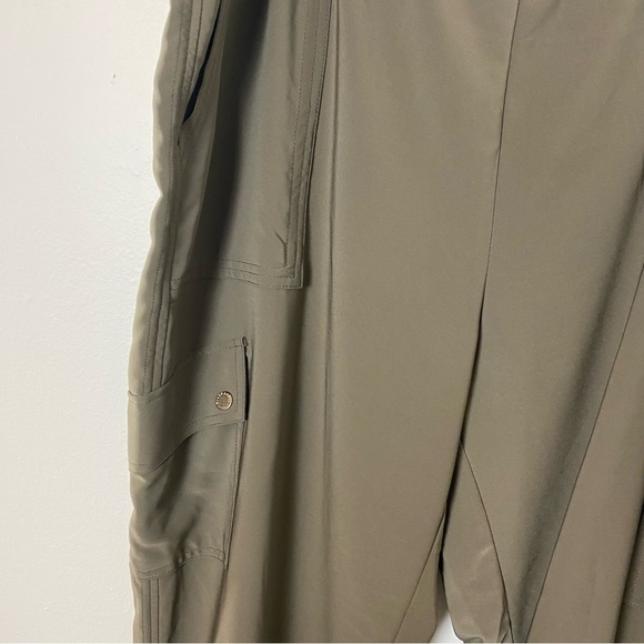 Black Label by Chico’s Green Cargo Zipper Ankle Jogger Pants. Chico’s Size 3 - Picture 6 of 16